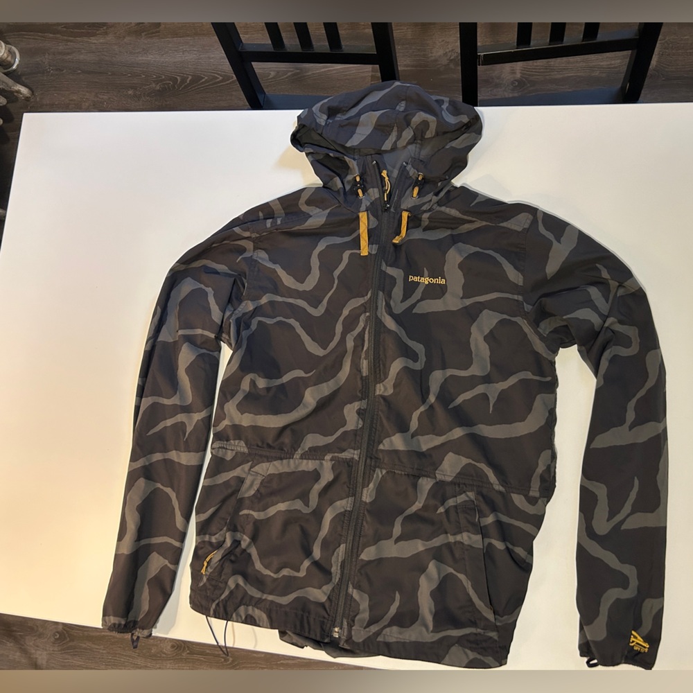 Patagonia Men's Hooded Windbreaker in Charcoal Camo with Yellow Accents